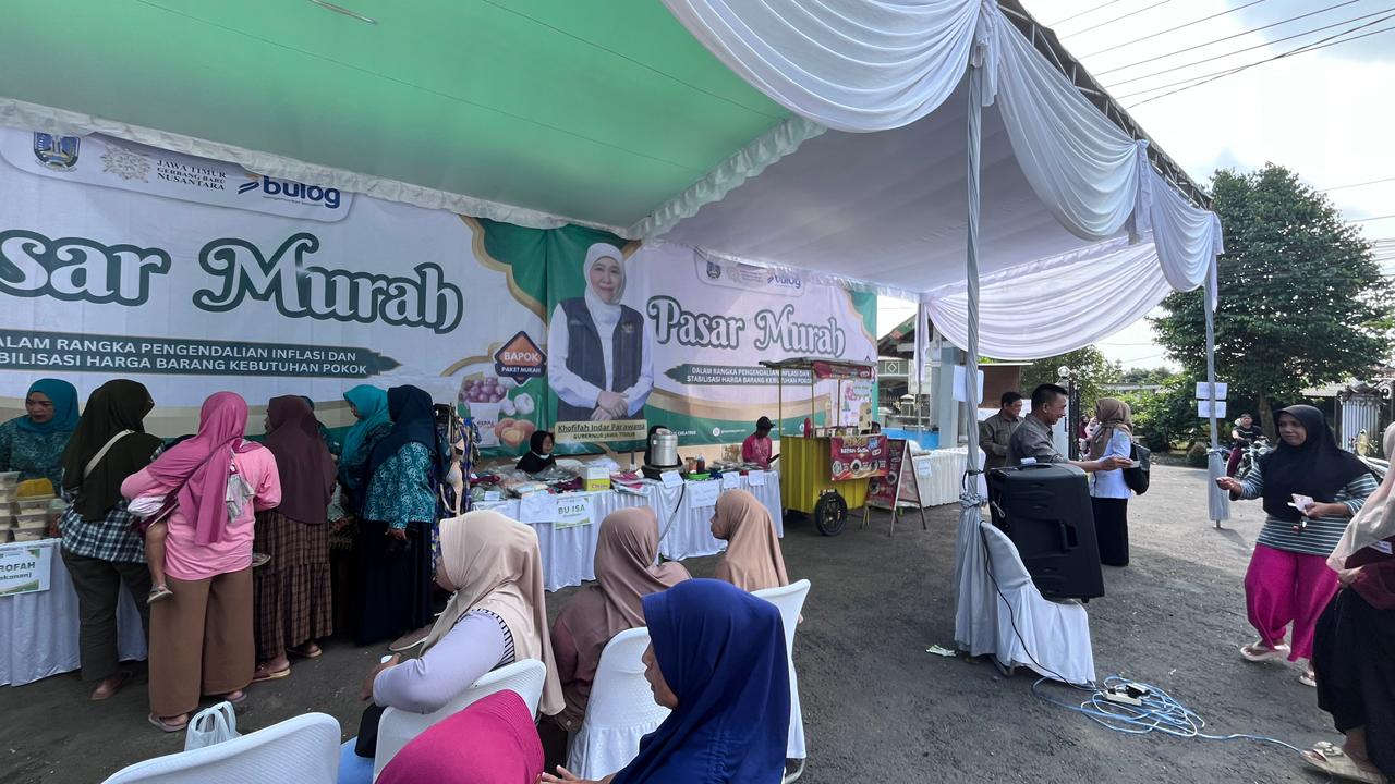 DINAS PERINDUSTRIAN DAN PERDAGANGAN JAWA TIMUR GELAR PASAR MURAH DI DESA MOJOSARI UNTUK KENDALIKAN I