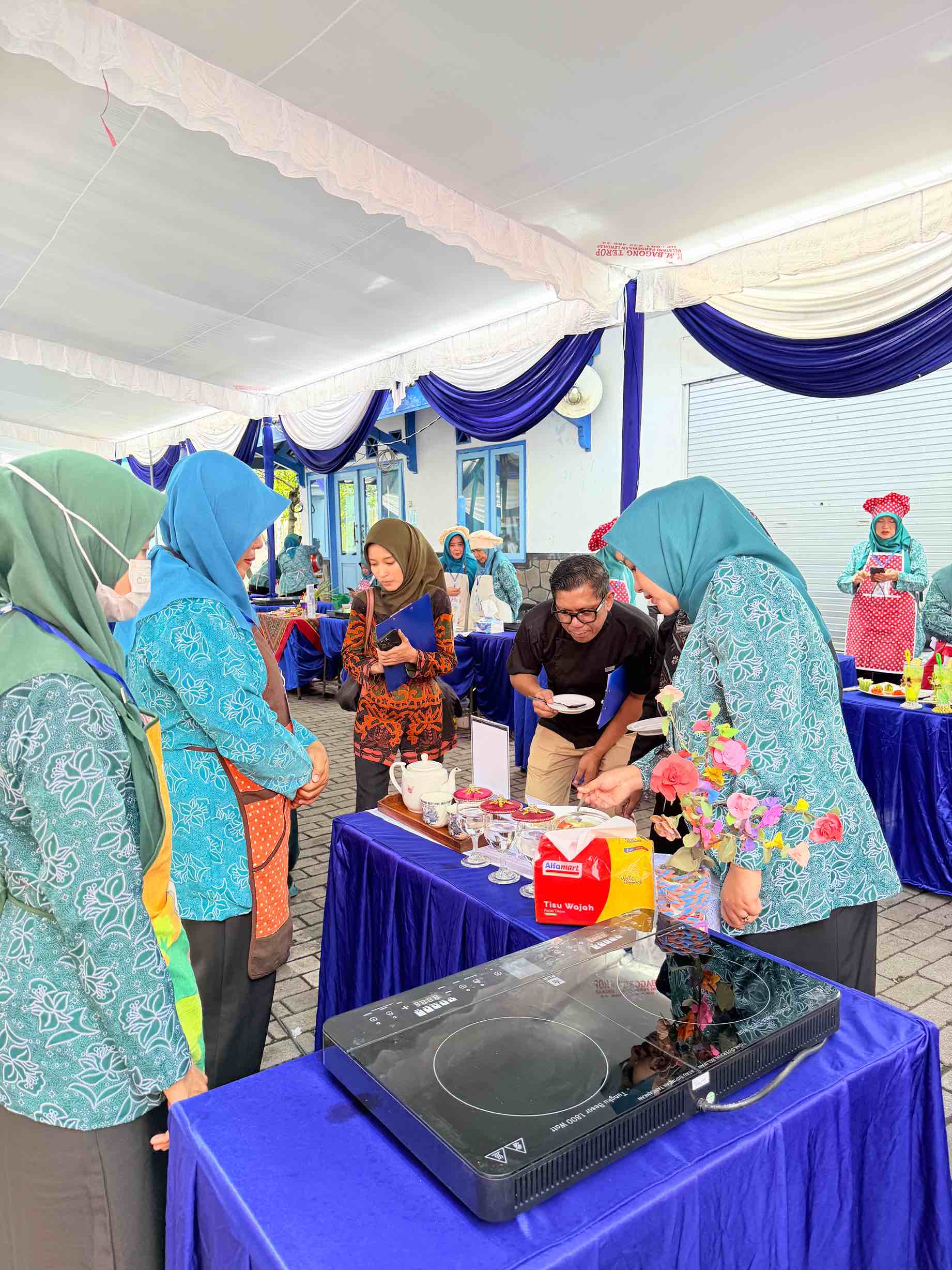 TP. PKK Kecamatan Sumbersuko Berpartisipasi Dalam Fish Cooking Fest 2025