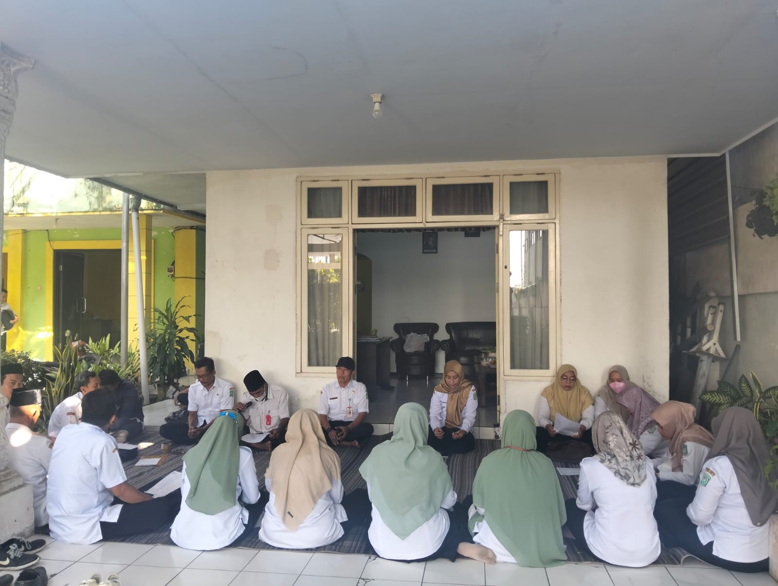Istighosah Rutin Hari Rabu, Kecamatan Sumbersuko Perkuat Spiritualitas dan Kebersamaan ASN